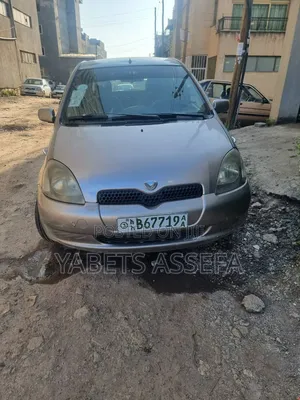 Toyota Vitz 2001 Silver