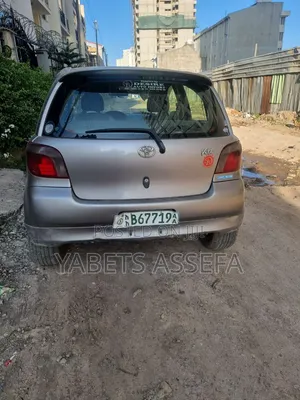 Toyota Vitz 2001 Silver