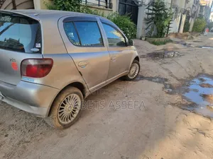 Toyota Vitz 2001 Silver
