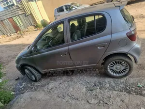 Toyota Vitz 2001 Silver