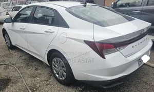 Hyundai Elantra 2022 White