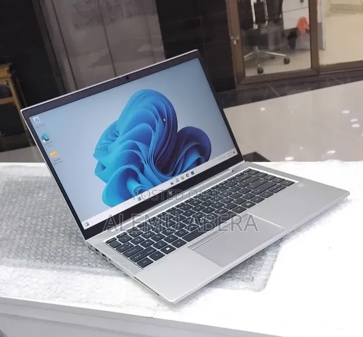 New Laptop HP EliteBook 840 G8 16GB Intel Core i7 SSD 512GB