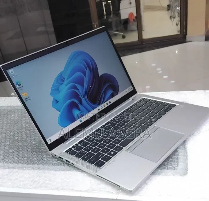New Laptop HP EliteBook 840 G8 16GB Intel Core i7 SSD 512GB
