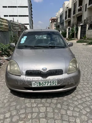 Toyota Vitz 2001 Silver