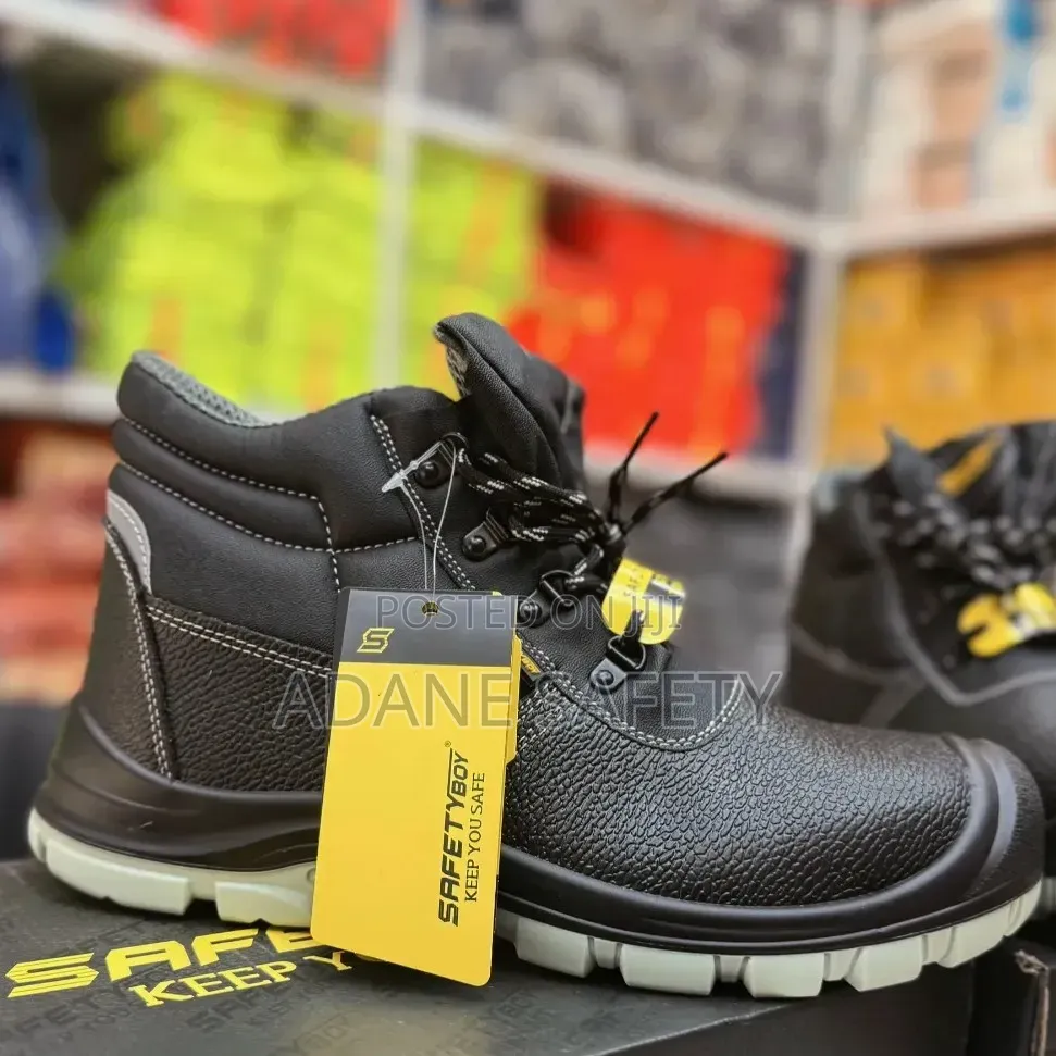Safety Boy Safety Shoe ለድርጅቶች ብዛት እነሸጣለን አዳነ ሴፍቲ እቃዎች አቅራቢ