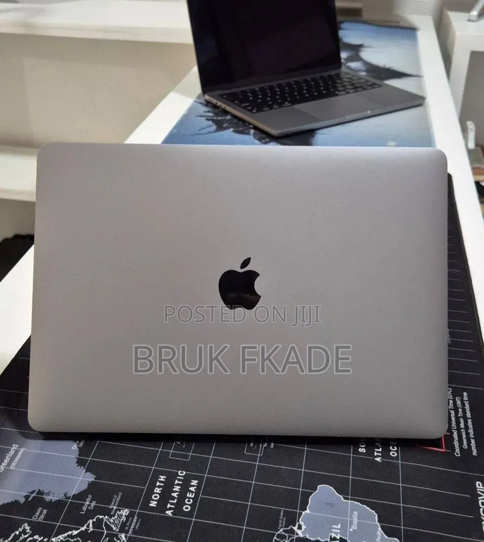 New Laptop Apple MacBook Pro 2017 8GB Intel Core i5 SSD 256GB