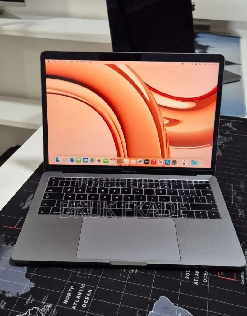 New Laptop Apple MacBook Pro 2017 8GB Intel Core i5 SSD 256GB