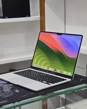 New Laptop Apple MacBook Air 2022 M2 16GB Apple M2 SSD 512GB