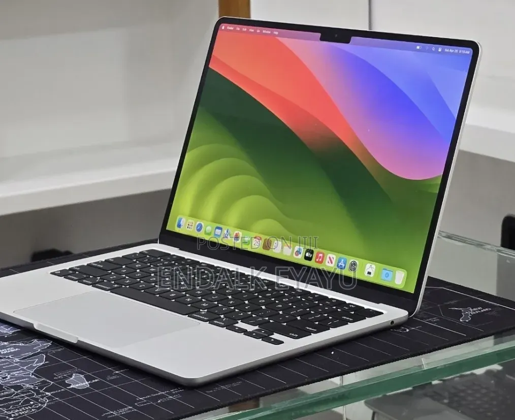 New Laptop Apple MacBook Air 2022 M2 16GB Apple M2 SSD 512GB