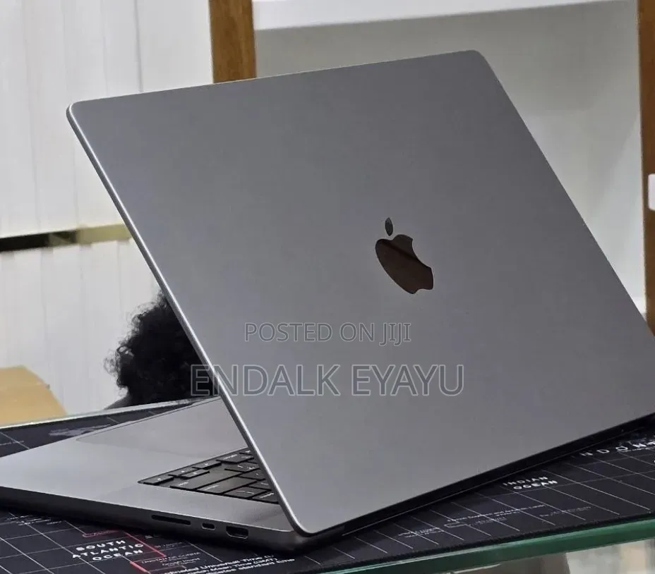 New Laptop Apple MacBook Pro 2021 M1 32GB Apple M1 Pro SSD 512GB