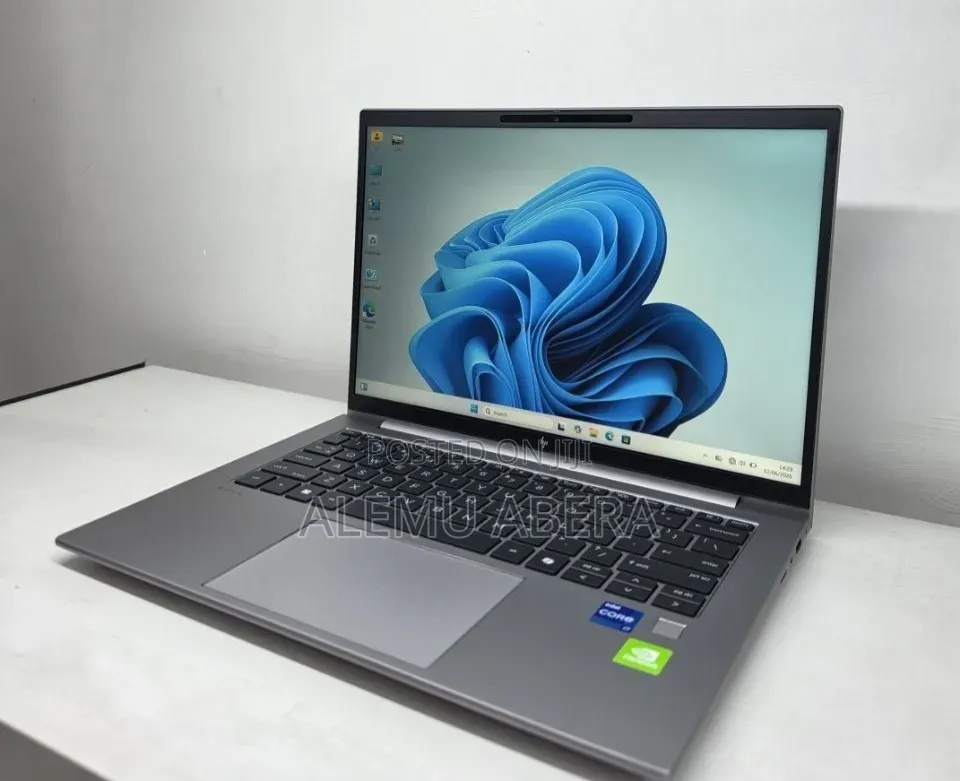 New Laptop HP ZBook Firefly 16inch G9 16GB Intel Core i7 SSD 512GB