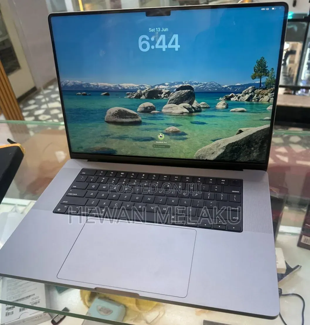 New Laptop Apple MacBook Pro 2021 M1 32GB Apple M1 Pro SSD 512GB