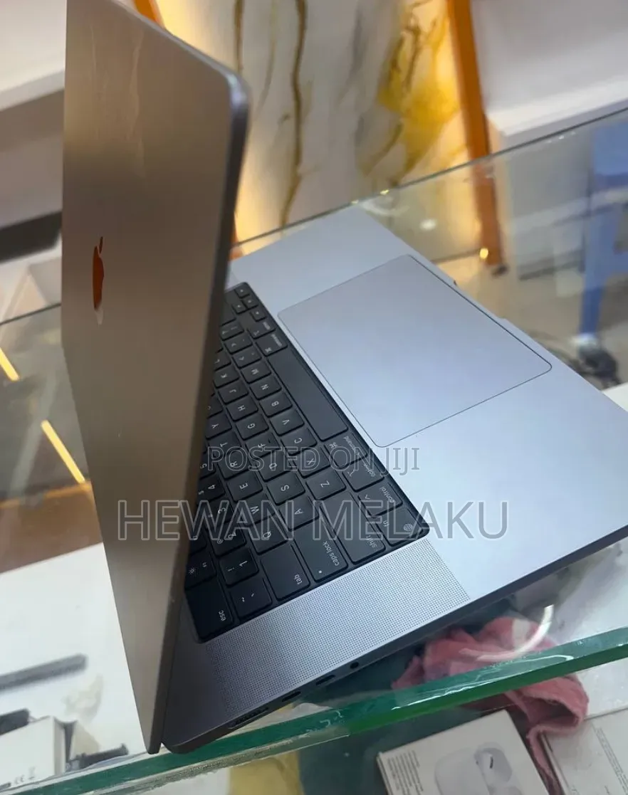 New Laptop Apple MacBook Pro 2021 M1 32GB Apple M1 Pro SSD 512GB