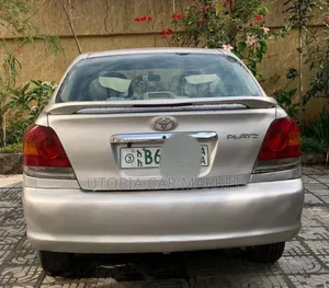Toyota Platz 2005 Gold