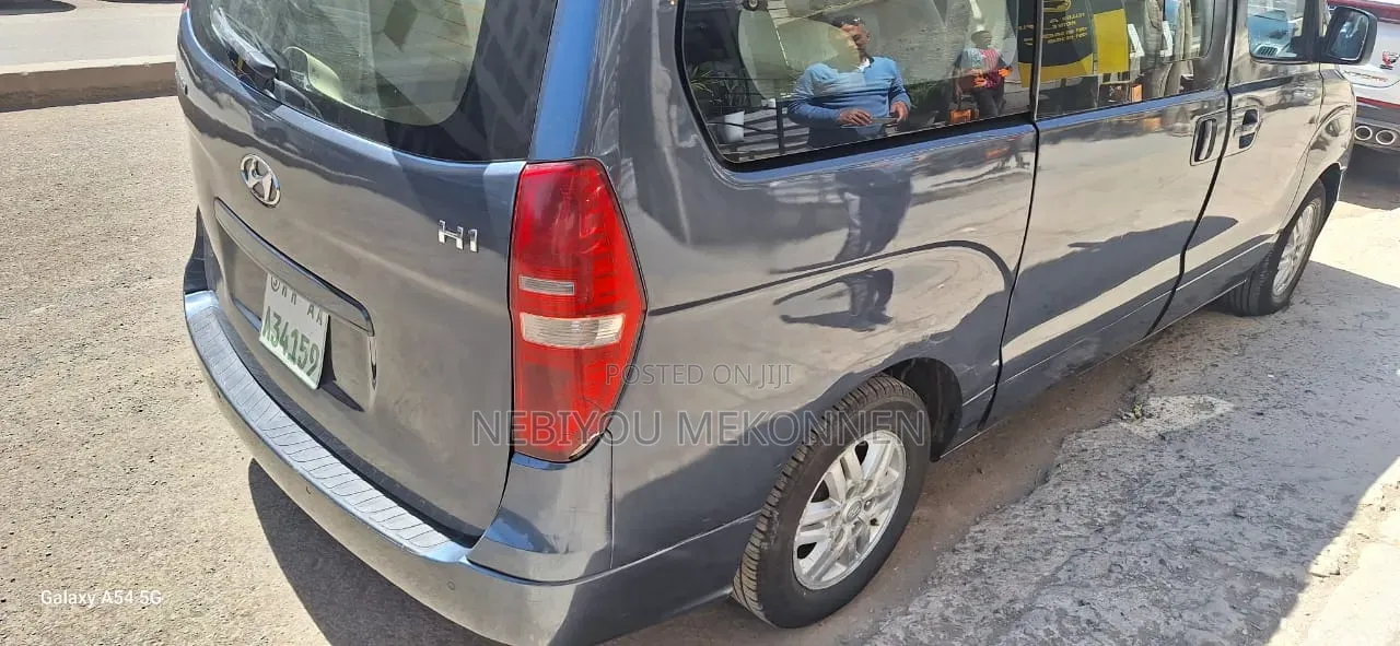 Hyundai H1 2016 Black