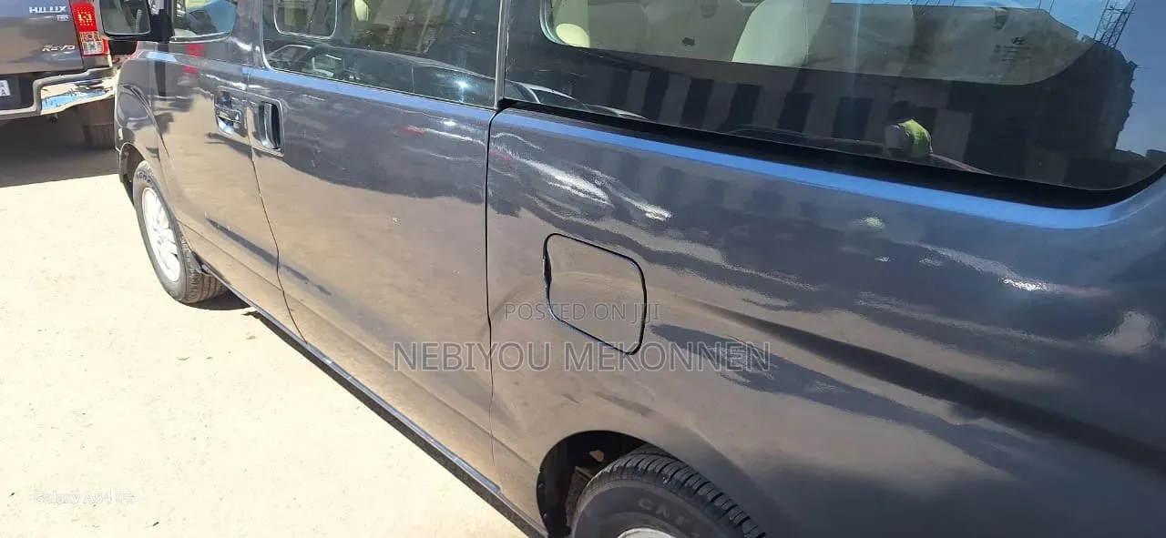 Hyundai H1 2016 Black