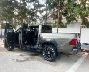 Toyota Hilux 2021 Gray