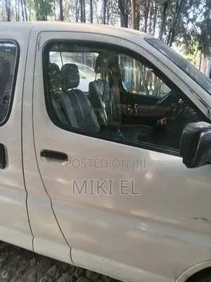 Toyota HiAce 2006 White