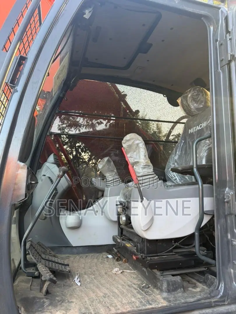 Hitachi 350 Crawler Excavator