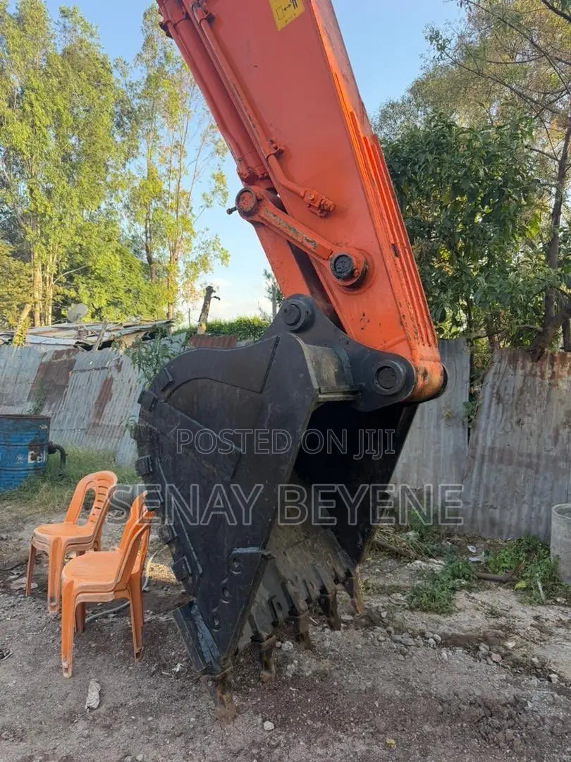 Hitachi 350 Crawler Excavator