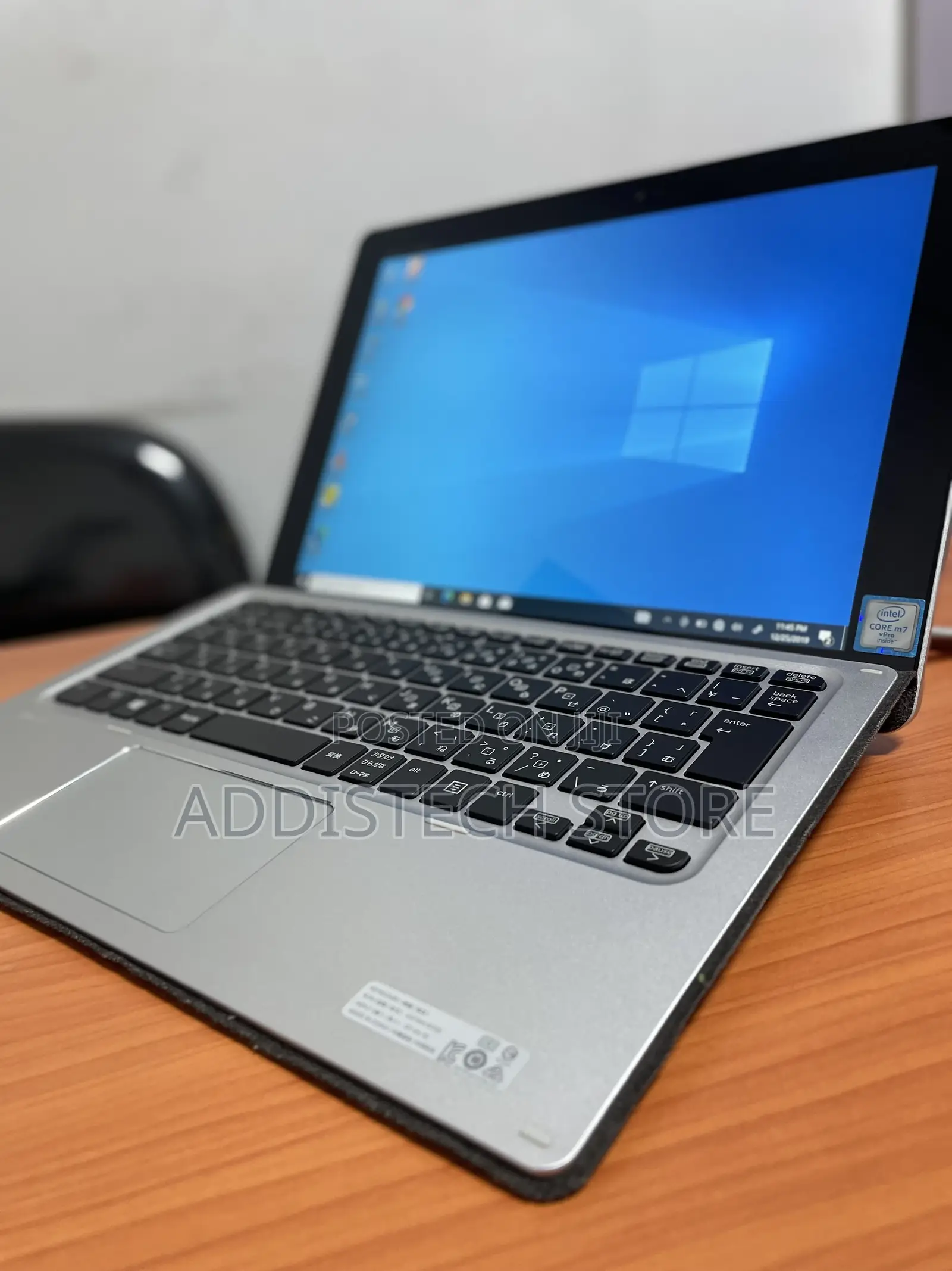 New Laptop HP Elite X2 1012 8GB Intel Core i7 SSD 256GB