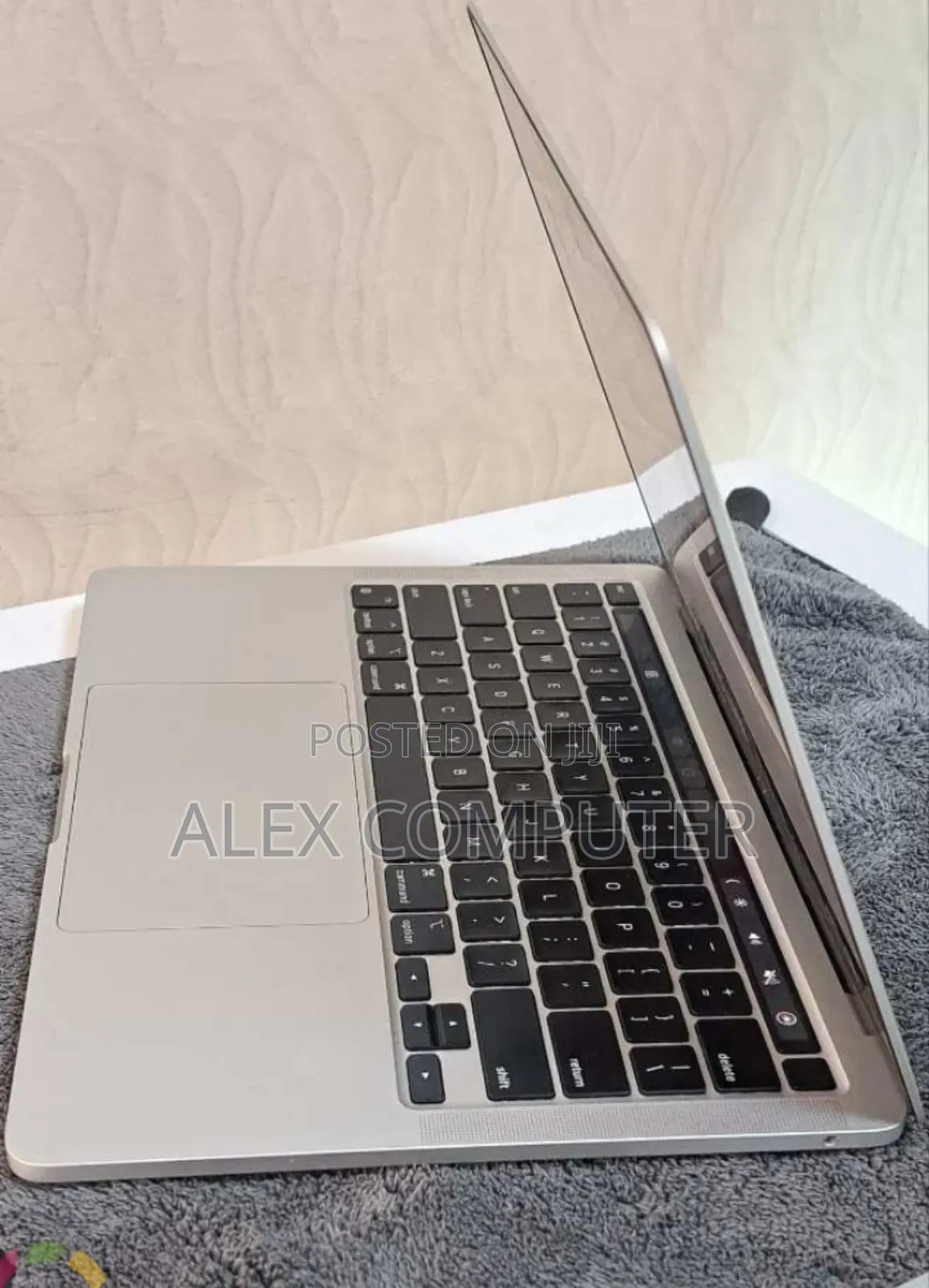 New Laptop Apple MacBook Pro 2020 M1 16GB Apple M1 SSD 512GB