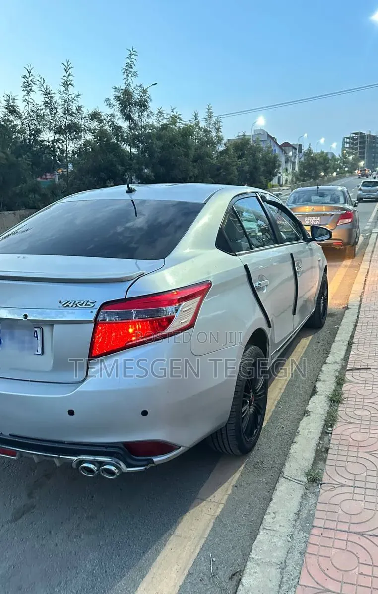 Toyota Yaris 2014 Silver