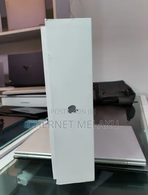 New Laptop Apple MacBook Air 2025 M4 16GB Apple M4 SSD 512GB