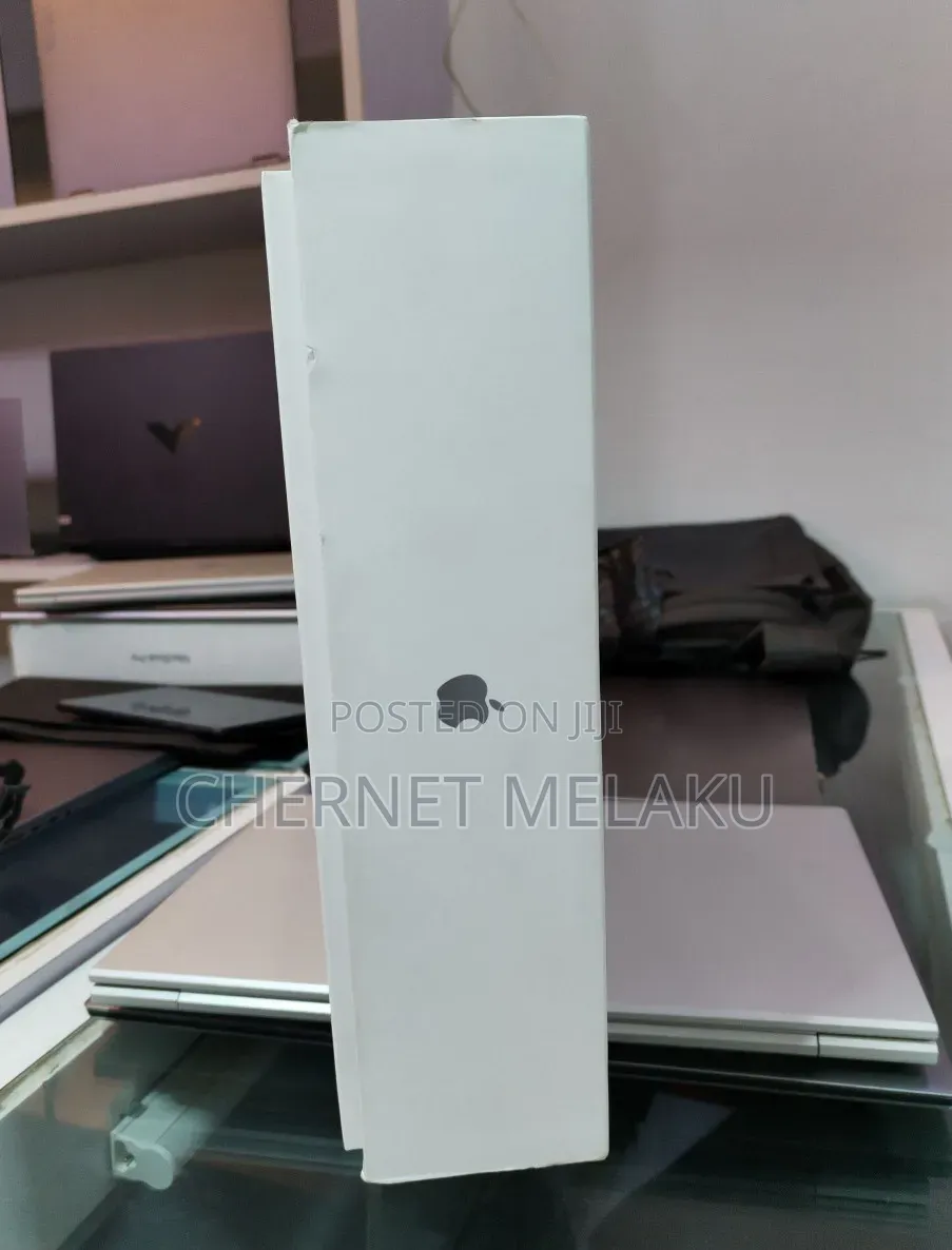 New Laptop Apple MacBook Air 2025 M4 16GB Apple M4 SSD 512GB