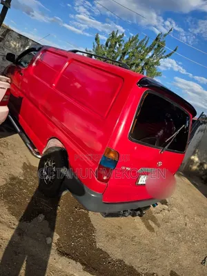 Toyota HiAce 2006 Red