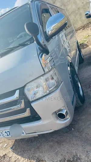 Toyota HiAce 220 2007 Silver