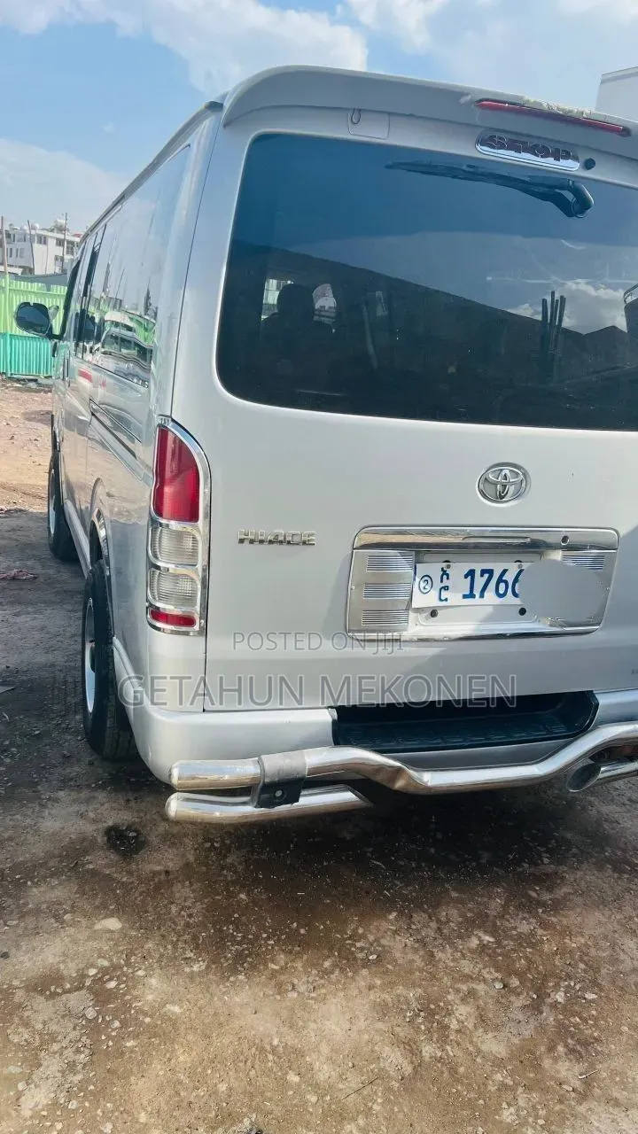 Toyota HiAce 220 2007 Silver