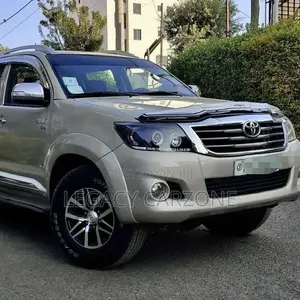 Toyota Hilux 2015 Gold