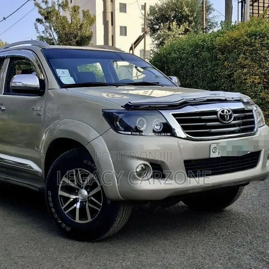 Toyota Hilux 2015 Gold