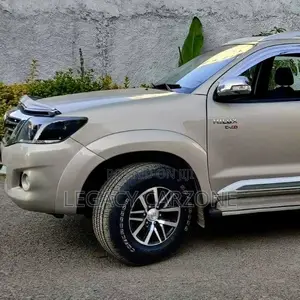 Toyota Hilux 2015 Gold