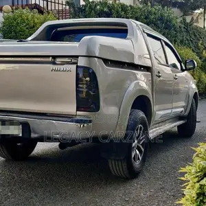 Toyota Hilux 2015 Gold