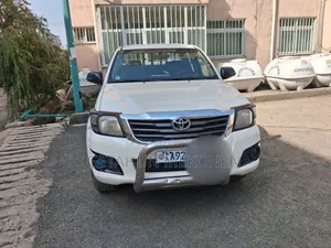 Toyota Hilux 2014 White
