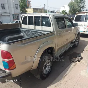 Toyota Hilux 2010 Gray