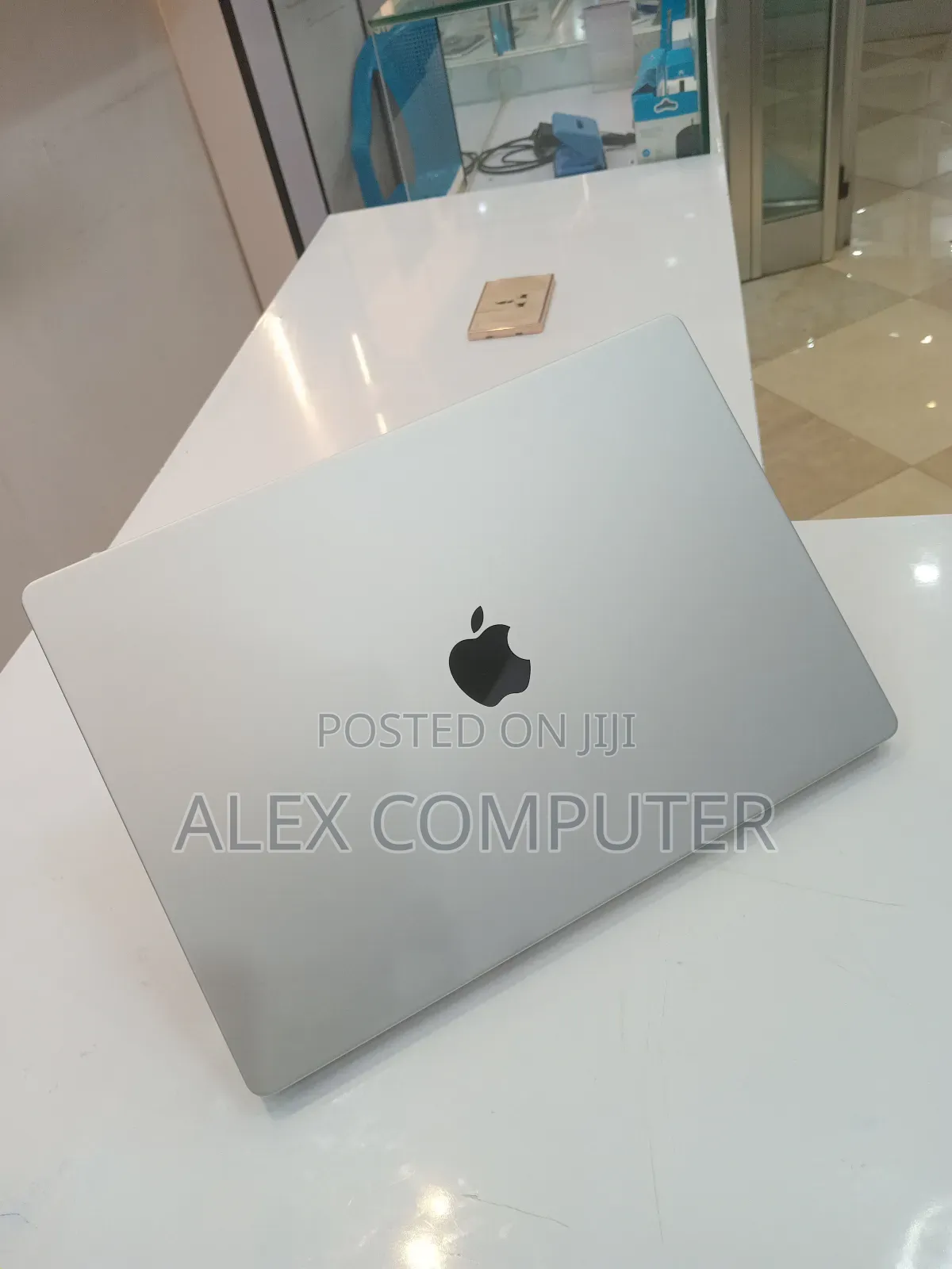 New Laptop Apple MacBook Pro 32GB Apple M1 Max SSD 1T