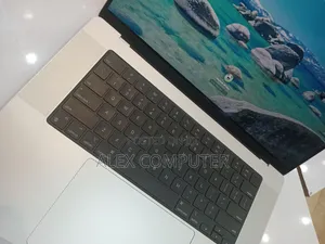 New Laptop Apple MacBook Pro 32GB Apple M1 Max SSD 1T
