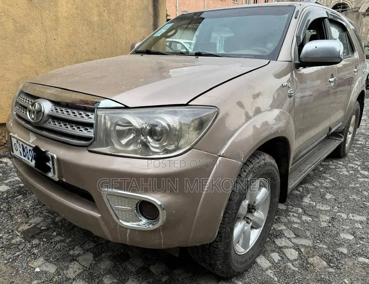 Toyota Fortuner 2010 Gold
