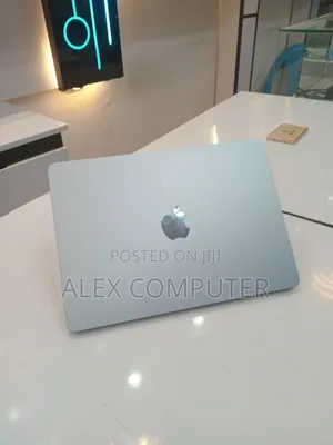 New Laptop Apple MacBook Air 2025 M4 16GB Apple M4 SSD 256GB