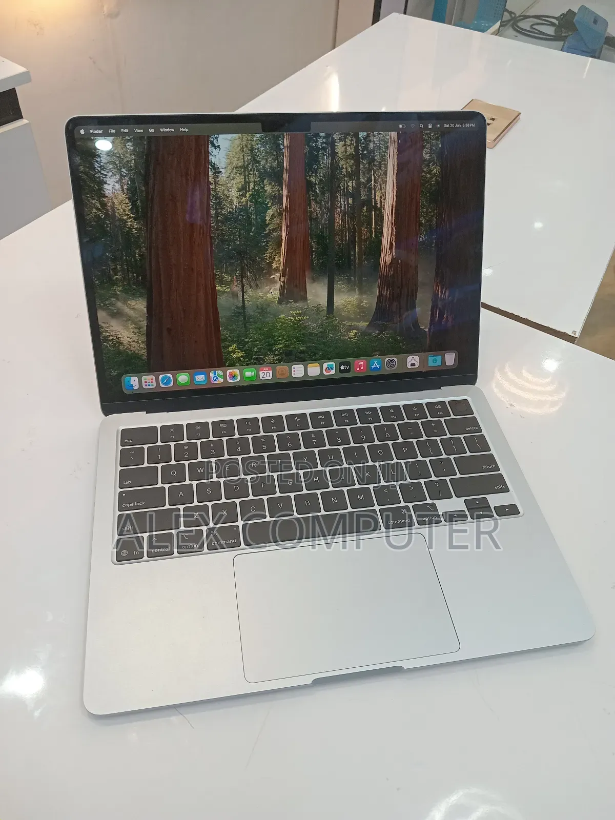 New Laptop Apple MacBook Air 2025 M4 16GB Apple M4 SSD 256GB