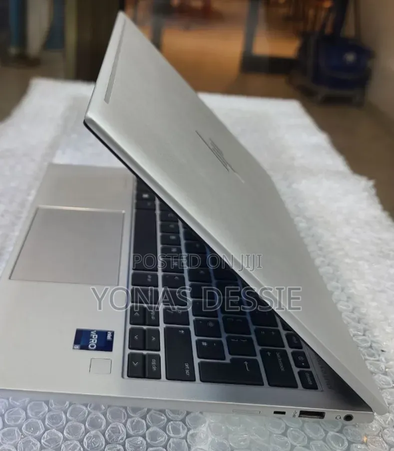 New Laptop HP EliteBook 830 G9 16GB Intel Core i5 SSD 512GB
