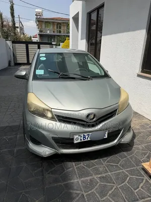Toyota Yaris 2012 Silver