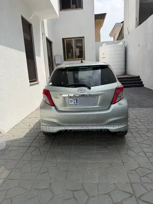 Toyota Yaris 2012 Silver