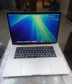 New Laptop Apple MacBook Pro 16GB Intel Core i7 SSD 256GB