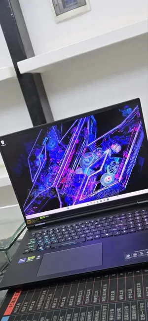 New Laptop Acer Predator Helios 18 PH18-71 32GB Intel Core i9 SSD 1T