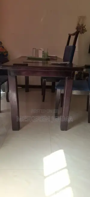 የምግብ መመገቢያ ጠረቤዛ ባለ 6 ወንበር