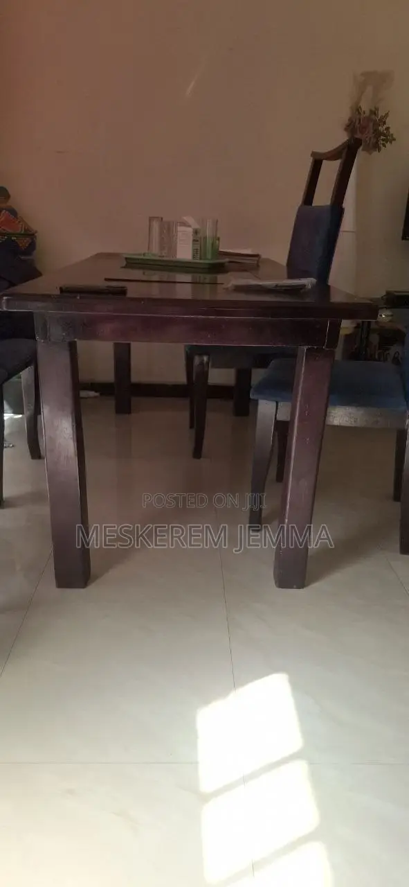የምግብ መመገቢያ ጠረቤዛ ባለ 6 ወንበር